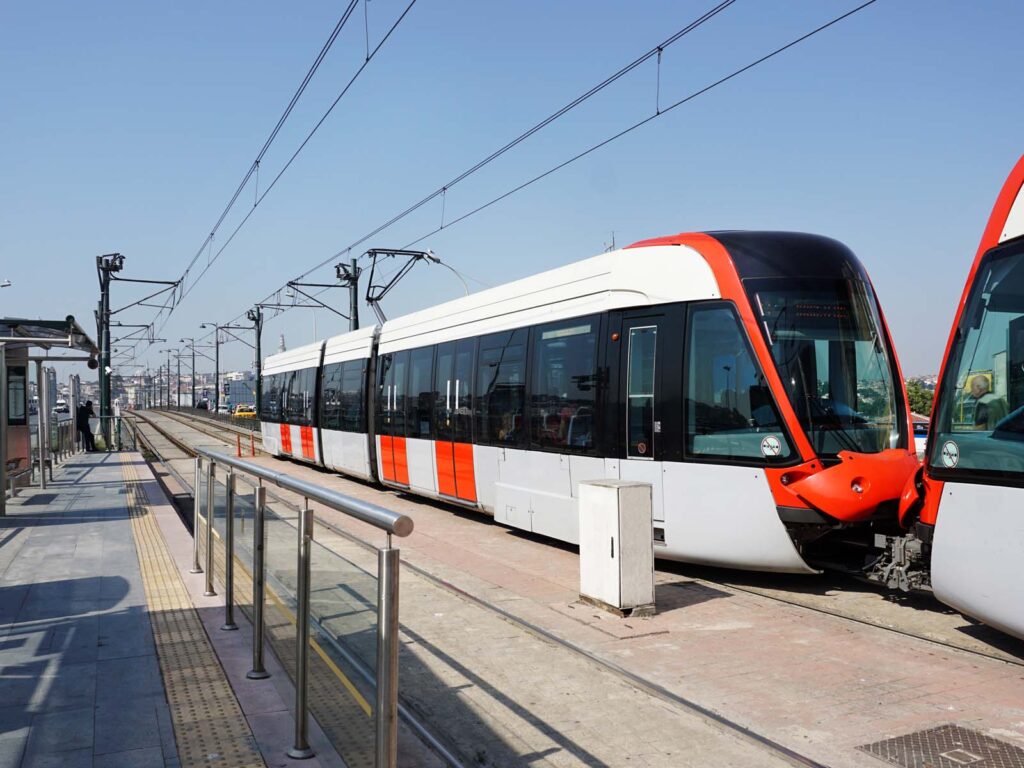 Anreise zur Hagia Sophia: Metro, Tram & Fähre